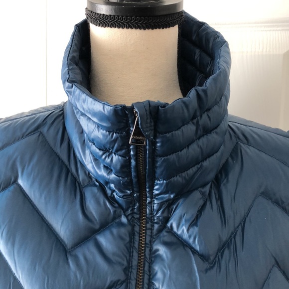 NWOT Calvin Klein Women’s Premium Down Zippered Vest with Headphone access, XL - Picture 2 of 11